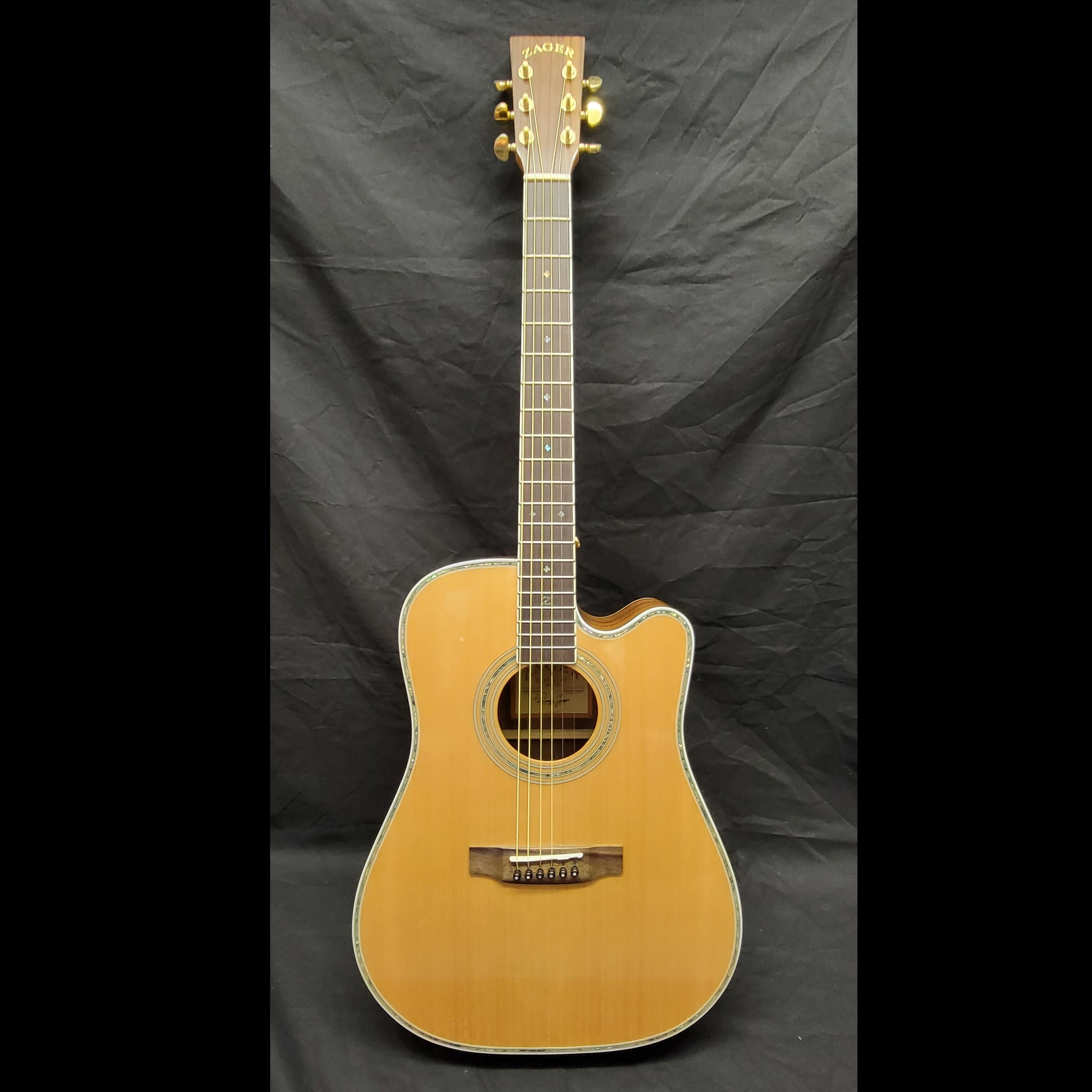 ZAD80CE Solid Cedar/Rosewood Acoustic Electric Pro Series