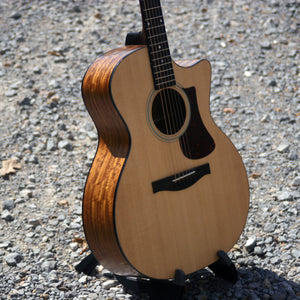Eastman AC222CE Acoustic Guitar With Padded Eastman Gig Bag